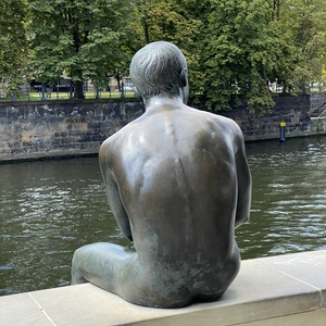 Statue by Wilfried Fitzenreiter